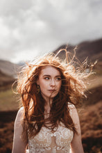 Afbeelding in Gallery-weergave laden, Oorhangers Elegance Blanche